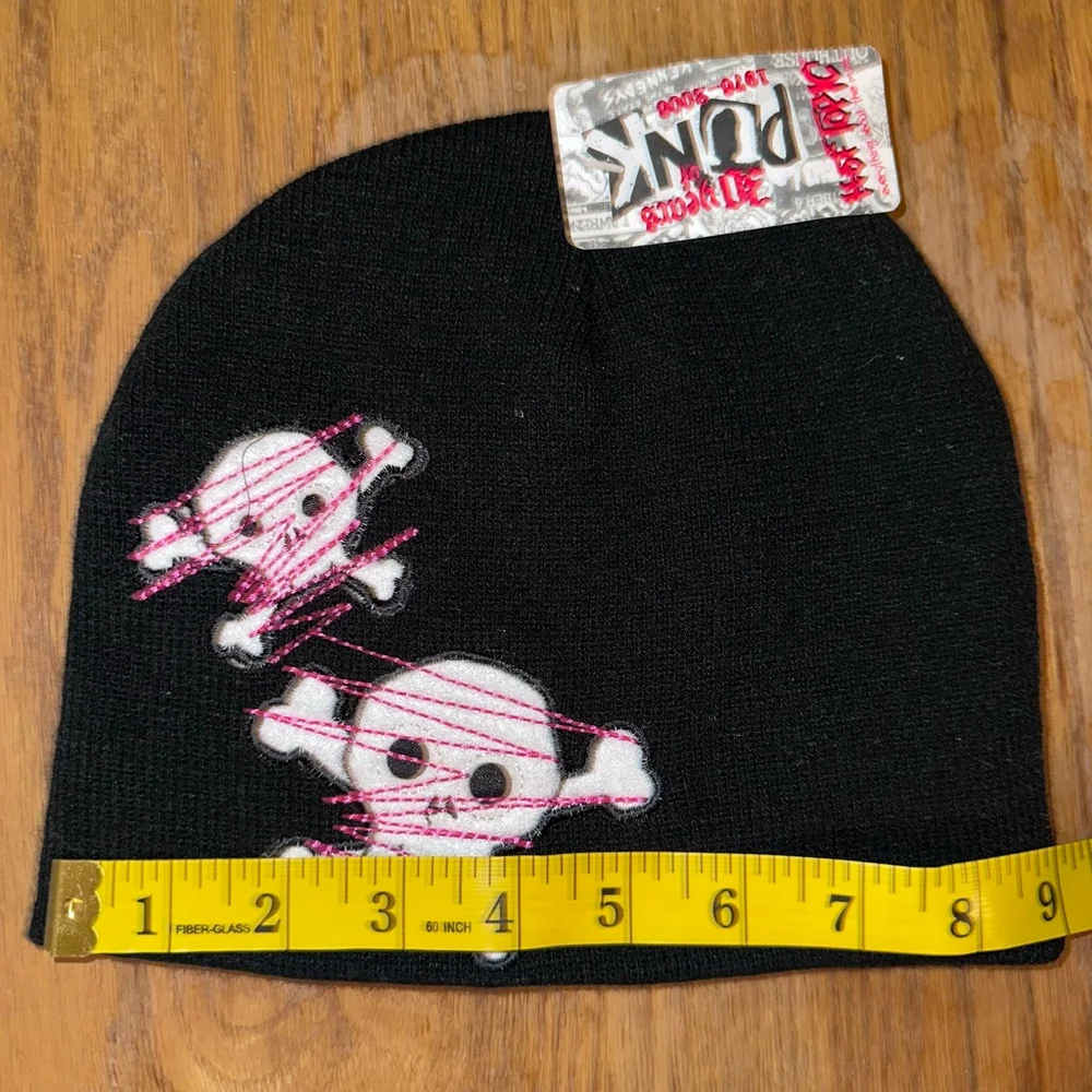 NOS Vintage Y2K Hot Topic Blk/Pink Skull & Cross Bones Knit Beanie Cap Hat